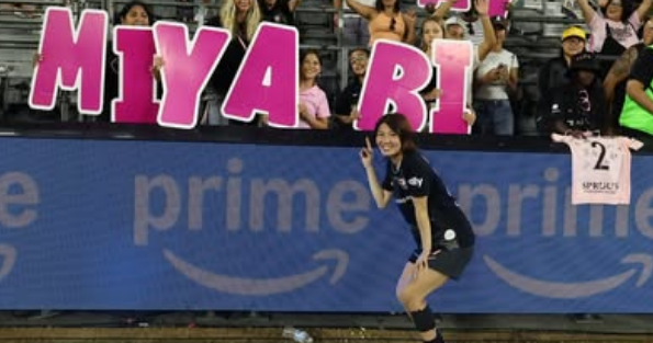 海外ファン急上昇中！？美女サッカー選手、誕生日報告＆フィールドで魅せた