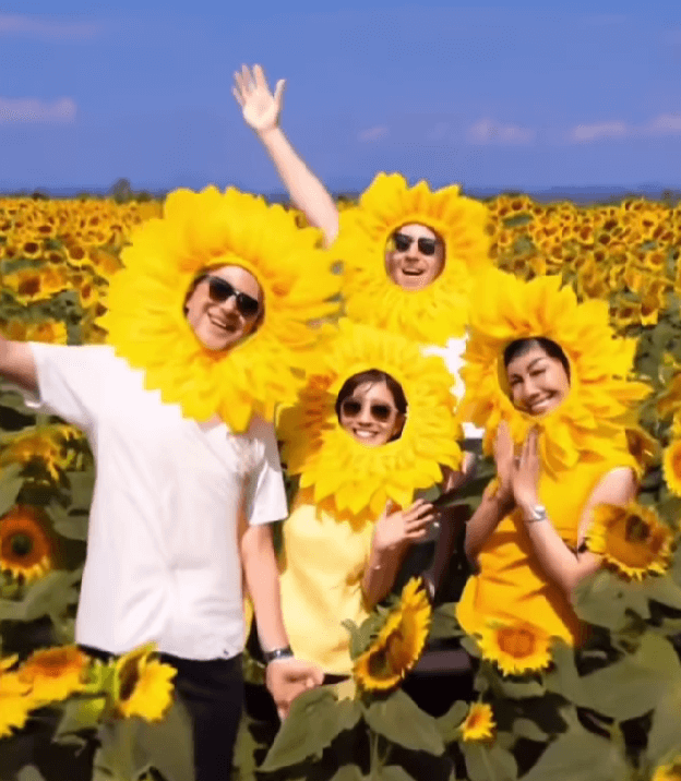 アンミカ、ひまわりに囲まれて笑顔満開！「ソレイユの丘」での楽しい撮影をシェア