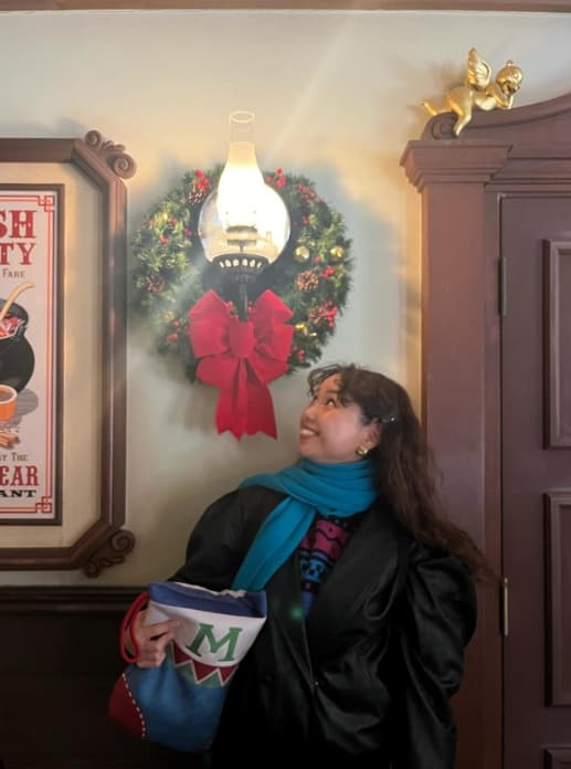 食べて散歩して最高の幸せ！Pecoがクリスマスのディズニーで過ごす贅沢な一日をシェア