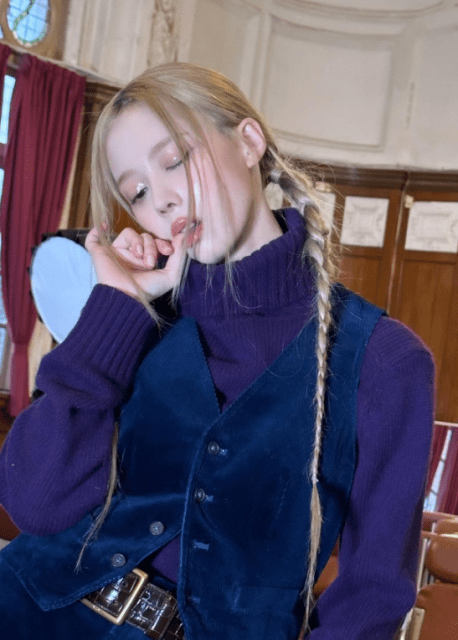 aespa・ウィンター「指噛みセクシーウィンク」でファン魅了！