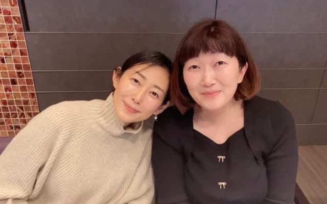 「いっぱい 癒されたなぁ〜」木村多江が大好きな芸人とランチタイムを満喫！