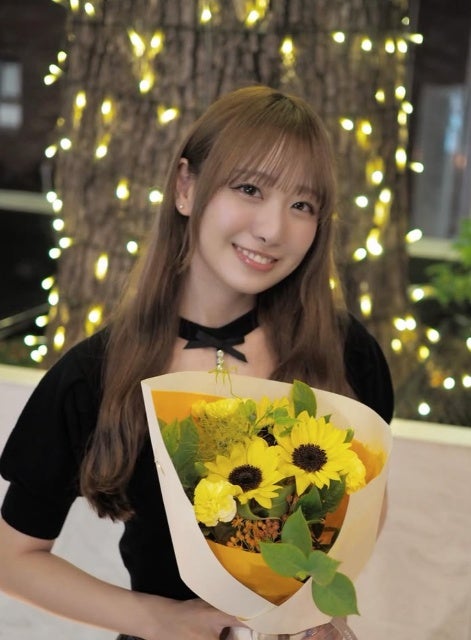 尊い笑顔！イコラブ・瀧脇笙古がひまわり抱えた新アイコン姿を公開