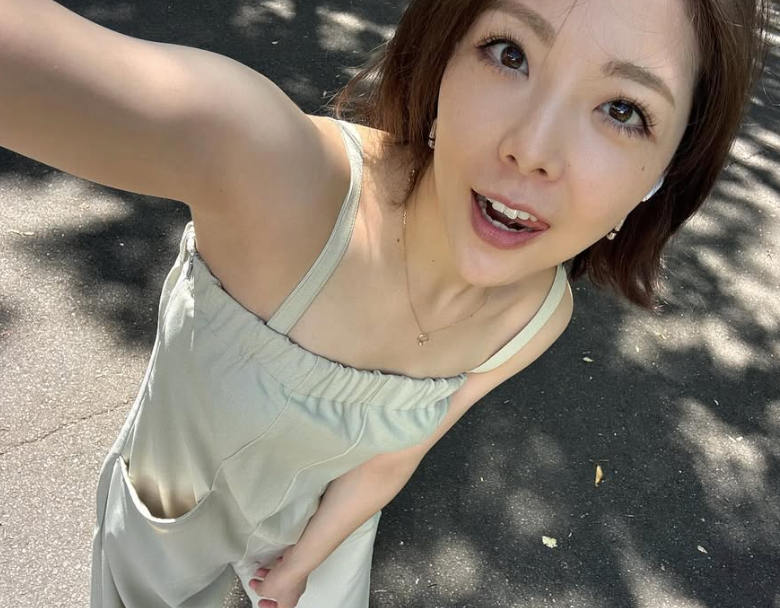 爽快スマイル！小川麻琴が“夏の始まり”に届ける明るいメッセージ