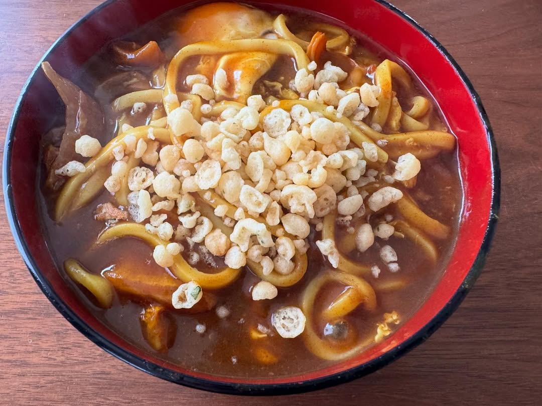 俳優・小沢仁志、ドジャース戦観戦前のカレーうどん写真を公開！