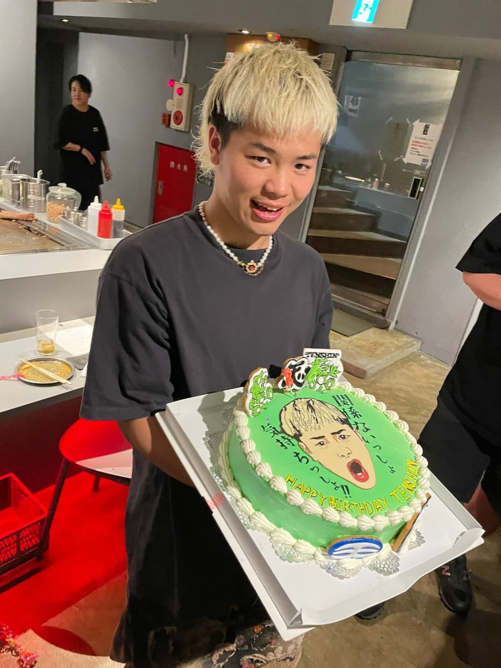 那須川天心が26歳の誕生日！豪華”かんきも”ケーキを披露