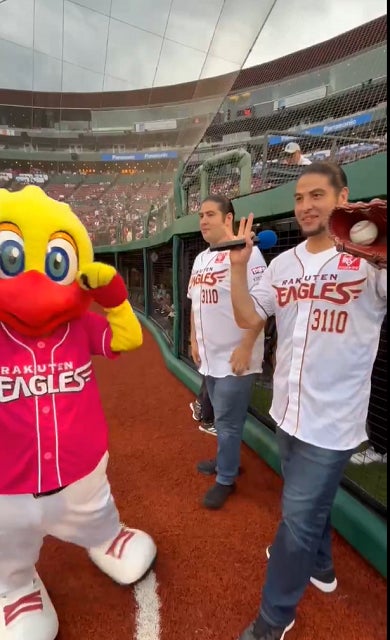 全日本プロレス「斉藤ブラザーズ」が楽天戦のセレモニアルピッチに登場！兄・斉藤ジュンがノーバン投球を披露