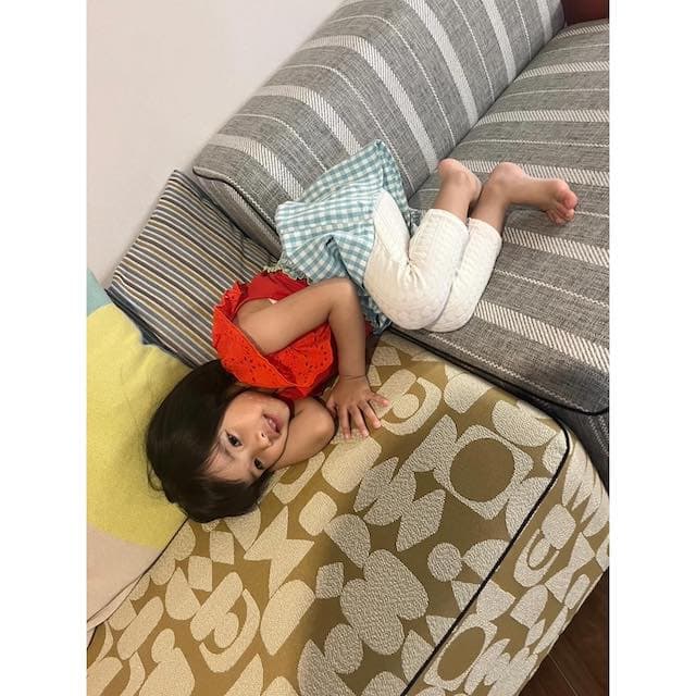 「お昼寝する？それとも折り紙する？」話題の人気子役が可愛すぎる撮影オフショットを公開