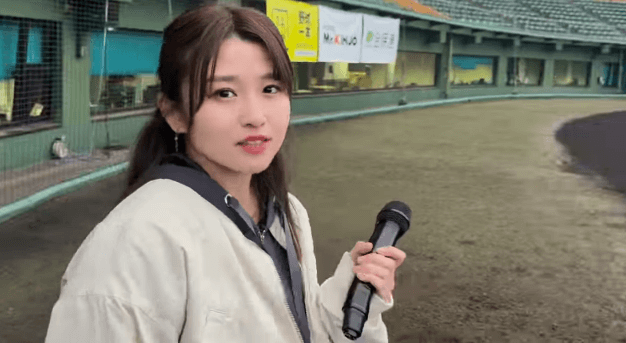 話題のキュートな野球好きシンガー、球場で歌唱するシーン手前に緊張！？直前ムービーにファンが熱視線！