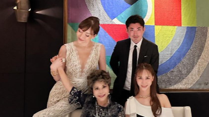 「気品あふれる銀座の夜」デヴィ夫人、華やかバースデーパーティーに出席！祝福の笑顔が話題に