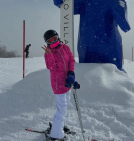 三田寛子、吹雪の中のスキーを満喫「白銀のパウダーがキラキラ舞って美しい」
