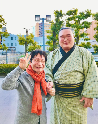 尾木ママが白熊関と笑顔満開のツーショットを披露 「十両優勝  おめでとう御座います」