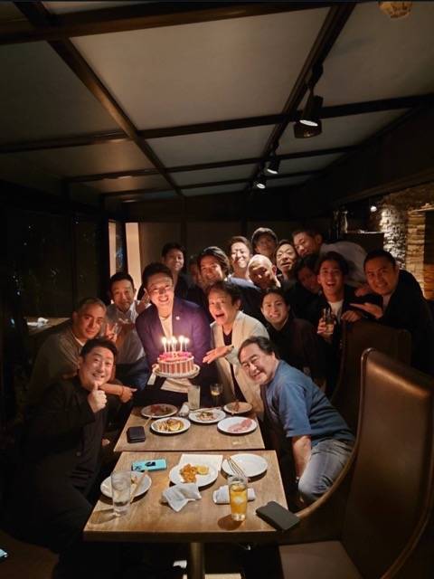 八代目襲名を祝う温かな宴　尾上菊五郎、仲間たちに感謝の思いを綴る