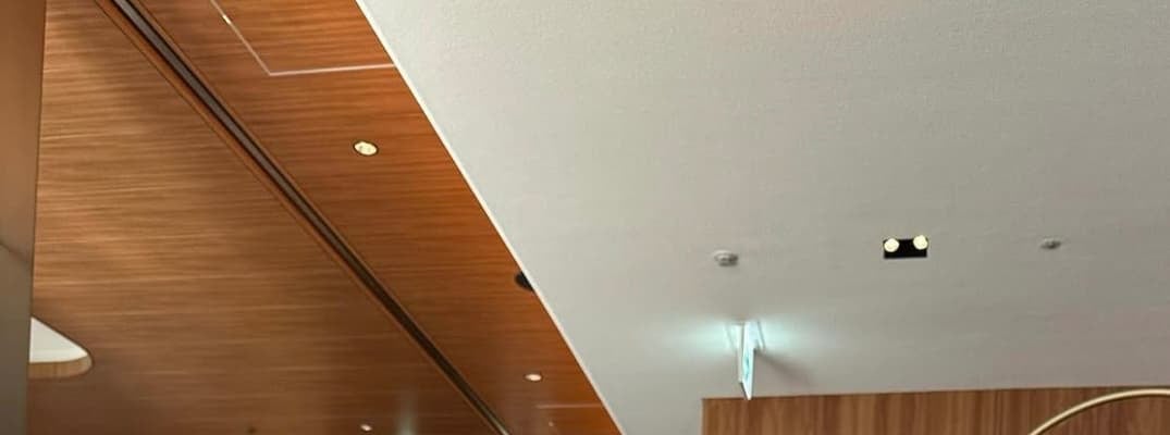 「すごいアクセサリーですね」長谷川京子、お洒落コーデショットにファンうっとり♡