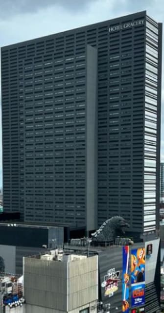 お笑いタレント 有吉 ゴジラを発見！？