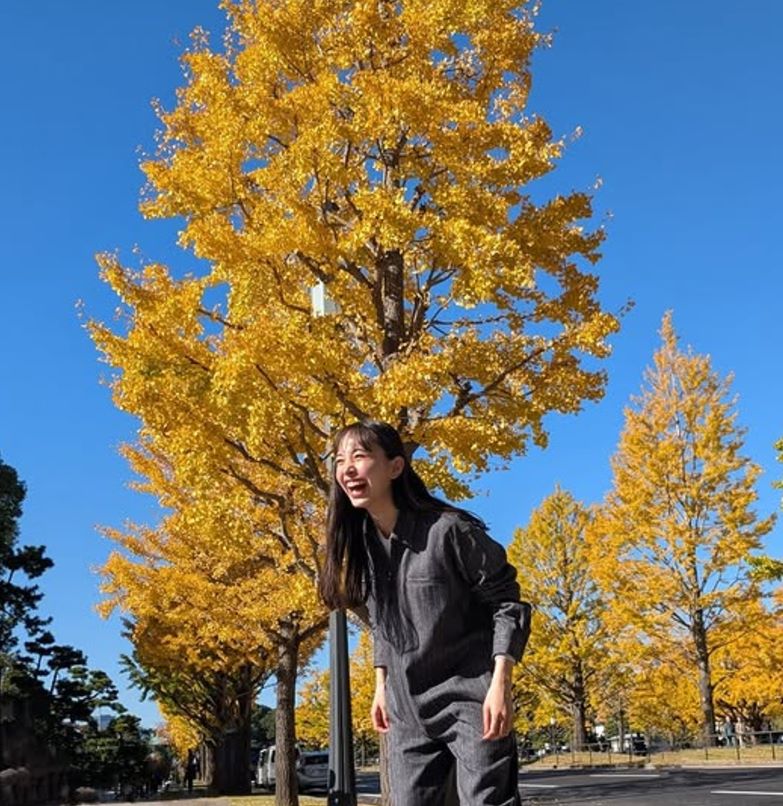 井桁弘恵が美しい紅葉ショットを公開！