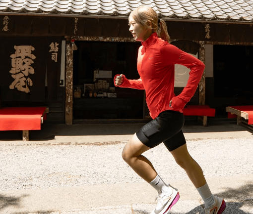 金髪の美女ランナー、京都ランニング で魅せた”河川沿い＆和の情緒あふれるスポットラン”フォトを公開！ファン注目の眼差し