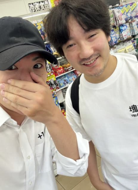 「日本勢みんな頑張ってくれーーーー！！！」ゴールデンボンバー・歌広場淳が梅原大吾とのツーショットを披露