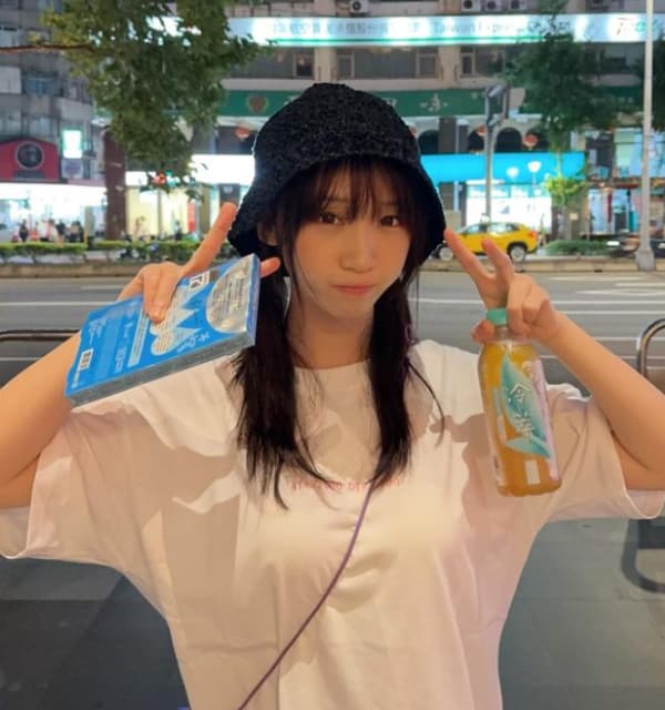 コスプレイヤー 伊織もえ 台湾での夏の思い出を公開！ダブルピース！