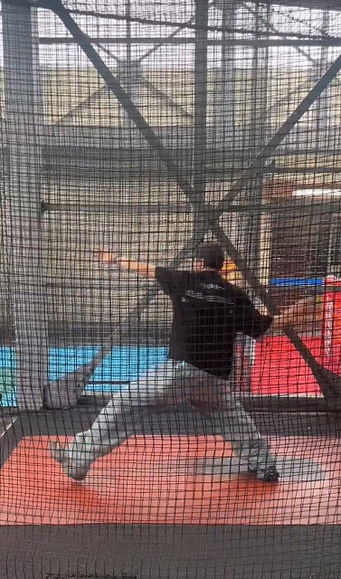 井上直樹が始球式直前にドキドキ!?練習ムービーを公開するも…