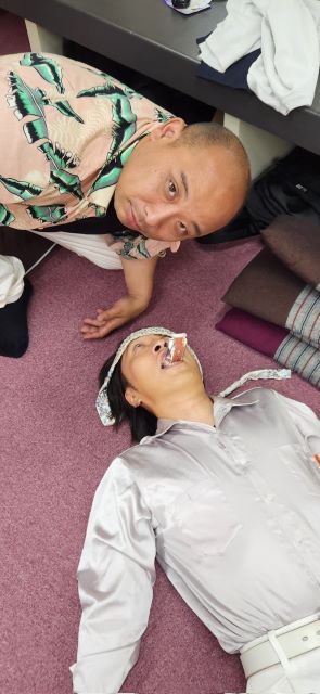 「ダメ―」では済まされない！？不敵に笑うトム・ブラウンみちお その下に倒れているのは...