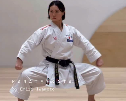 「可愛い」美女空手家、高難易度の絶技