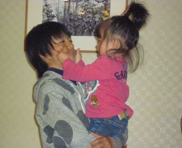 佐野勇斗がギネス認定級のほっぺめり込みショットを披露！