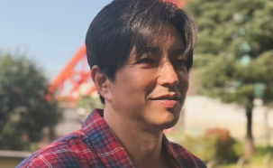 「朝から爽やかすぎる…！」大沢たかお、東京タワー前のプライベートショットにファン歓喜！