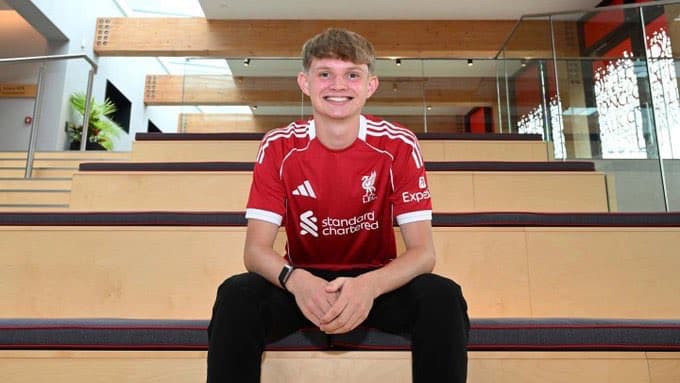 「リバプールが17歳FWと契約」ロマーノが正式発表を報道、複数クラブの争奪戦制す