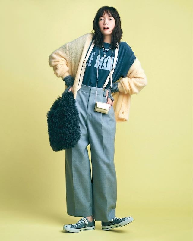 佐藤栞里が雑誌オフショットを公開👀秋コーデを披露🍁