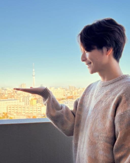 「美味しいお酒を飲んで…」小池徹平、仕事納め報告にファンからは”来年も推し活します！”の声！