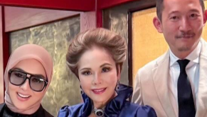 デヴィ夫人が“運命の個室”で豪華ディナー！インドネシアの友人夫妻と感動の再会