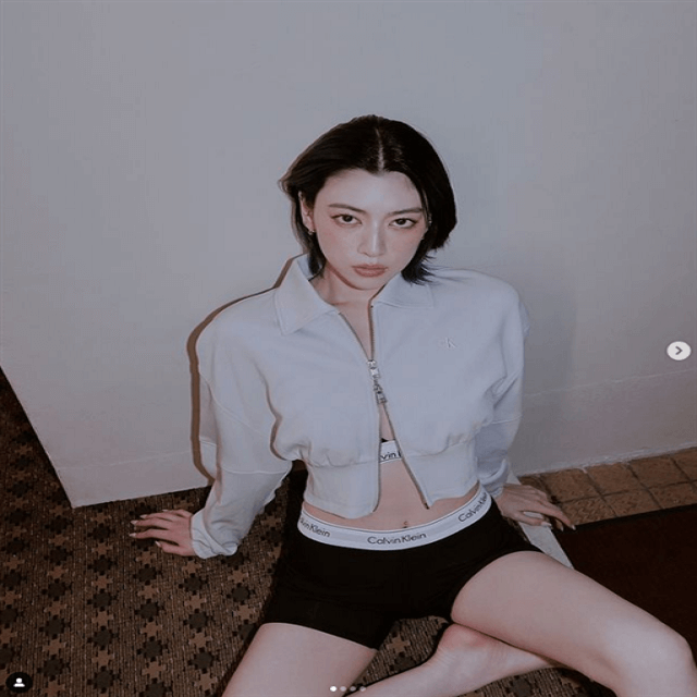 三吉彩花、”連日”のカルバンクライン・ショットでファンは大歓喜