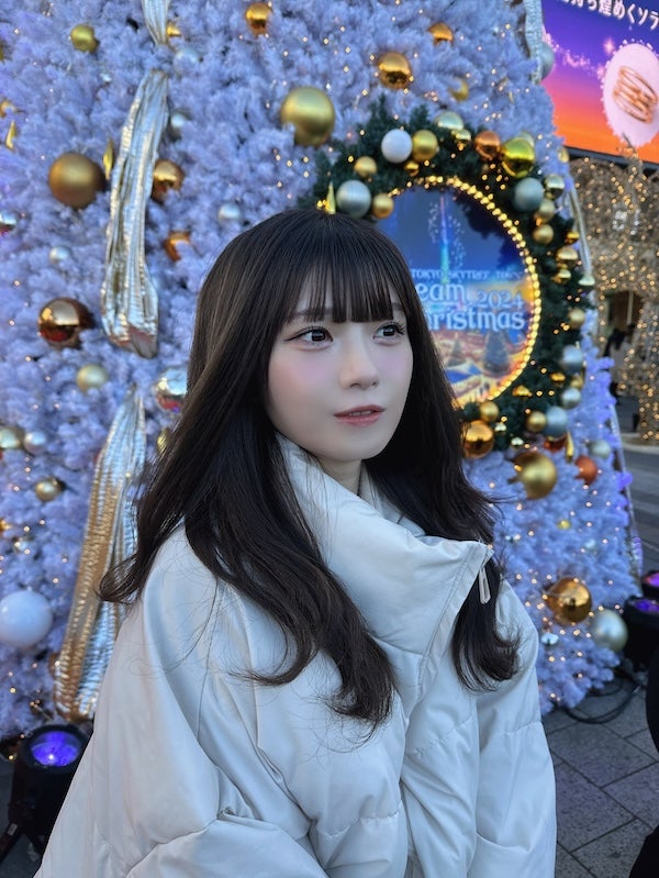 「〇〇が頑張って撮ってくれたよ」人気アイドルがクリスマスフォト披露 