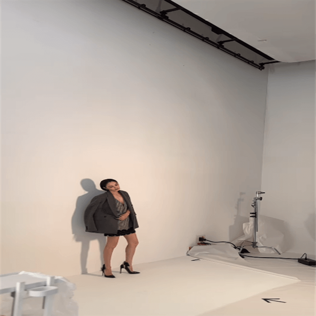 カリスマモデル「蛯原友里」の本気！公開された撮影ムービーにファン「すんごい美脚」と震える