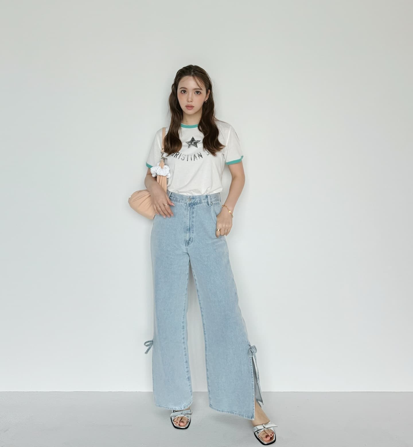 藤田ニコルの落ち着いたコーデにファン歓喜