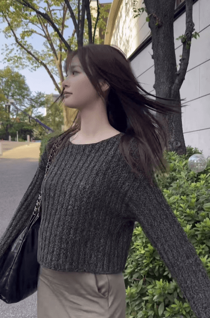 生見愛瑠（めるる）、縮んでしまったニットに未練「この時に戻って？」