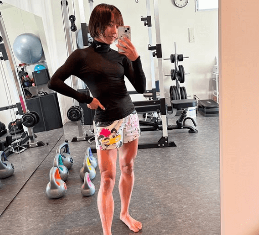 「脚が男子力高い」酒婦ランナー、筋トレ美女子モードに！引き締まったボディ公開にファン大絶賛！「可愛いの極み、その足憧れます」