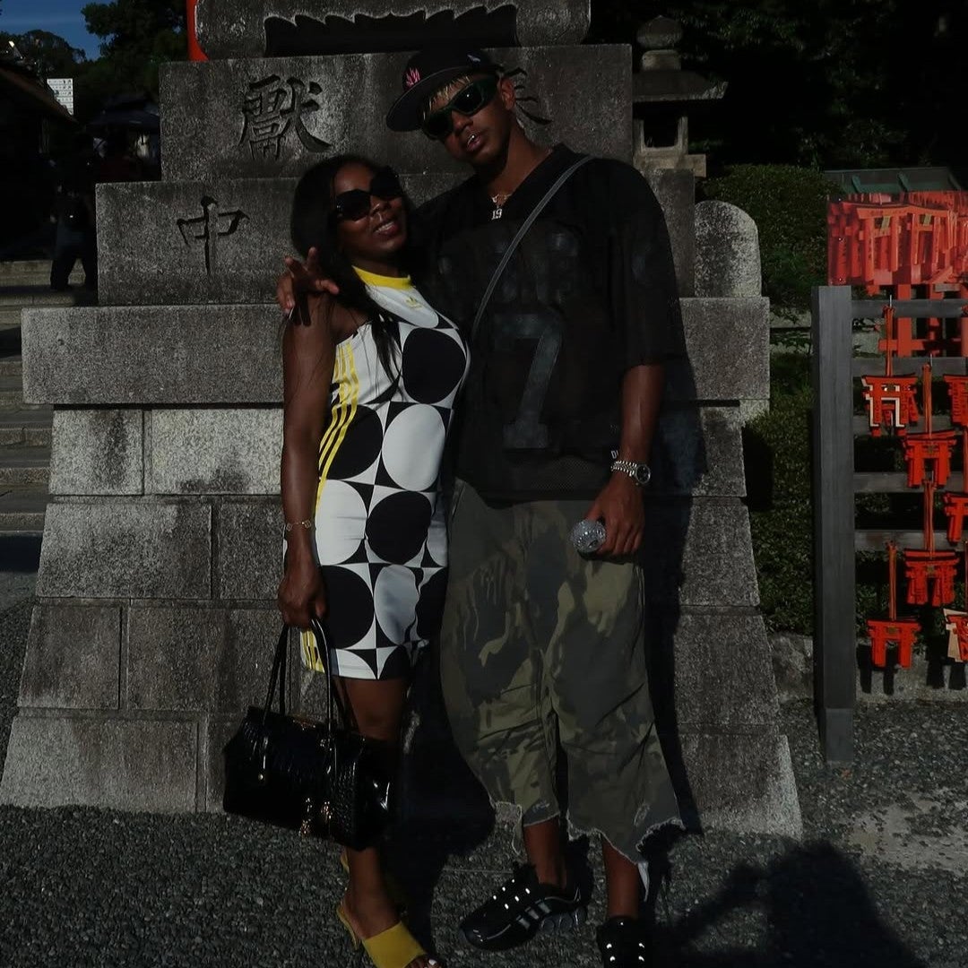 バルサのスーパースター、ラミン・ヤマルがオフに京都を訪れる。伏見稲荷での母との2ショットもSNSに公開