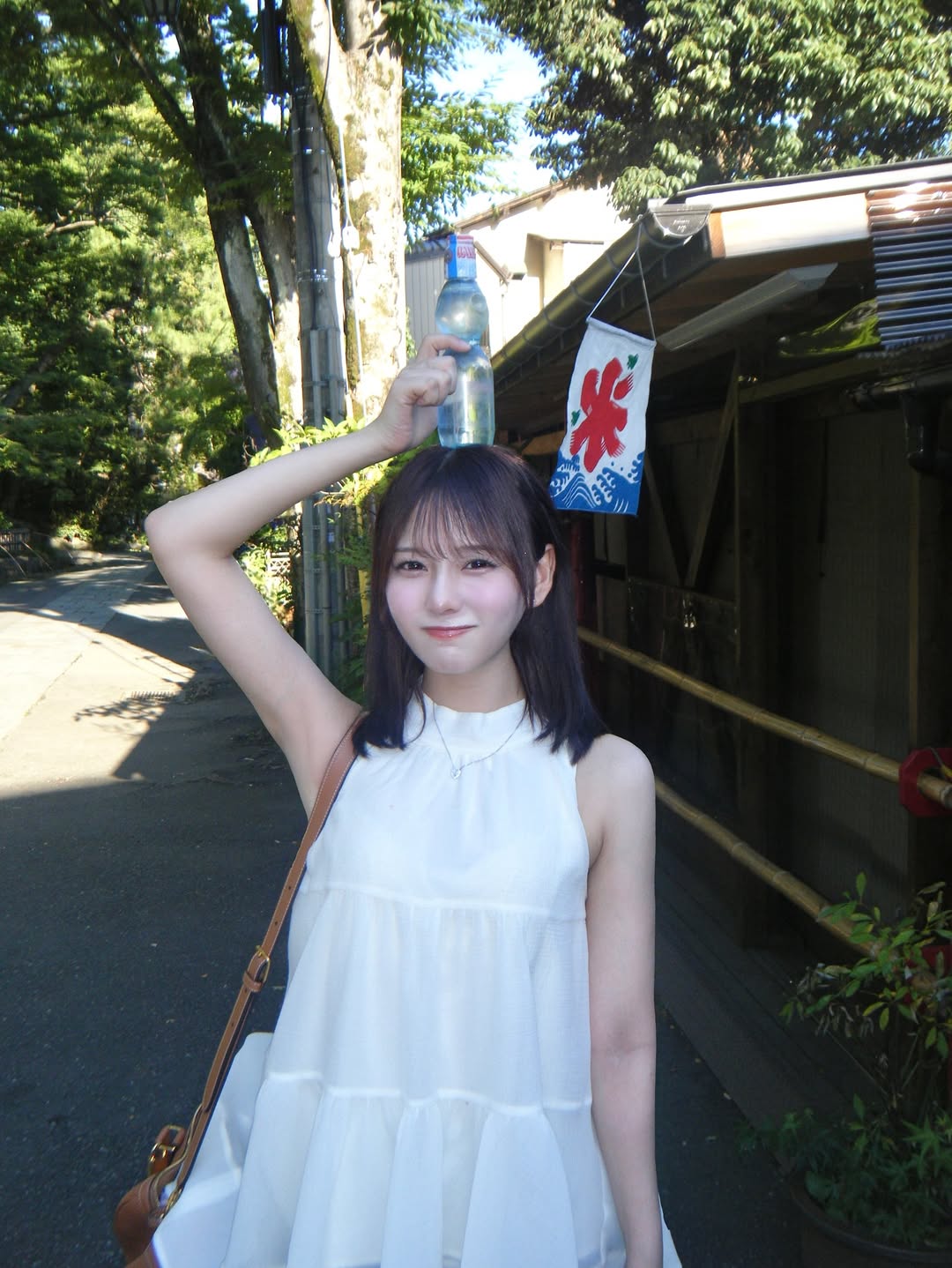 元=LOVEメンバー、白いノースリーブで夏全開ショットに「透明感ありすぎ」「大優勝すぎる」