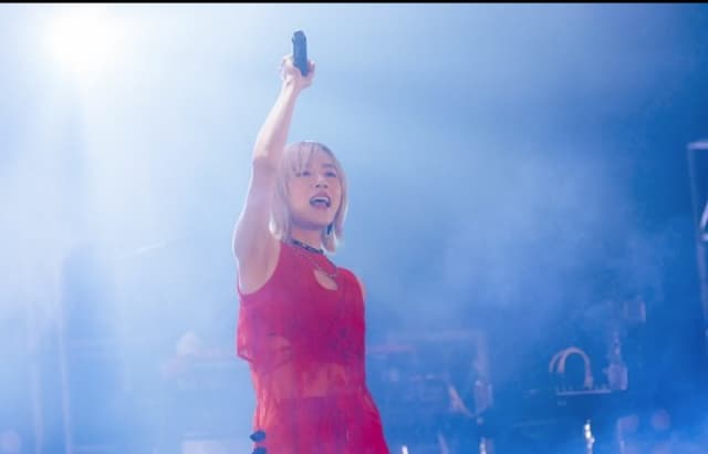 歌手miletが金髪に大胆イメチェン！香港で金髪姿を披露！