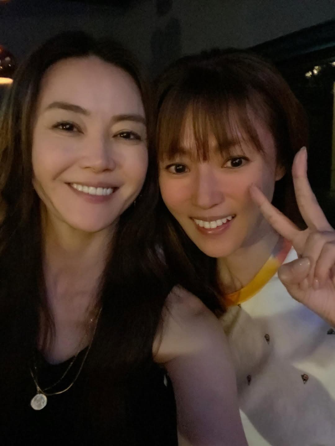 観月ありさ＆深田恭子、仲良しツーショット公開　“TOO SHY SHY BOY!”熱唱で青春リバイバル