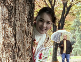 平野ノラ、「紅葉してた」にまさかの岡部登場！？ファン爆笑の秋ショット