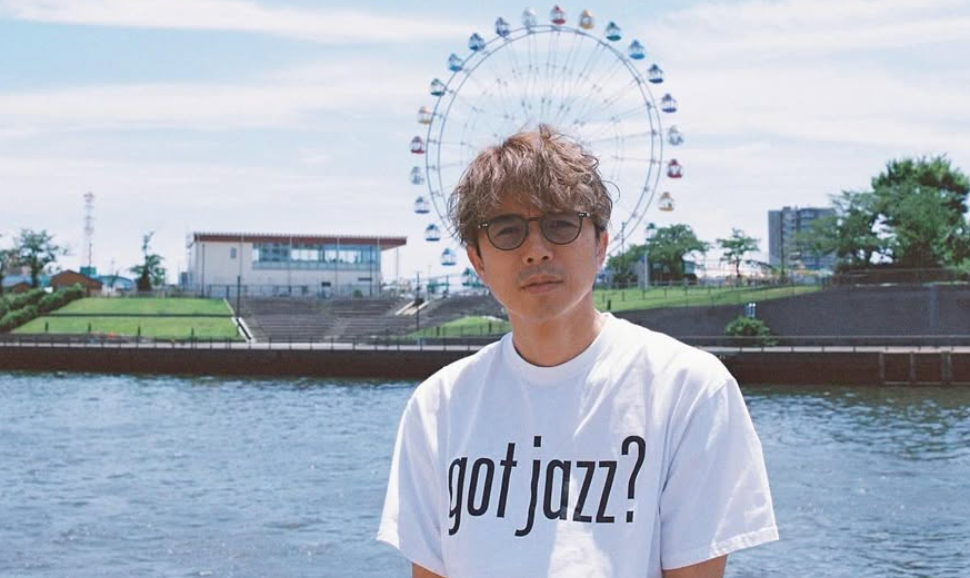 日傘と観覧車の休日ショット　井ノ原快彦、25歳コンビと夏のリラックス時間