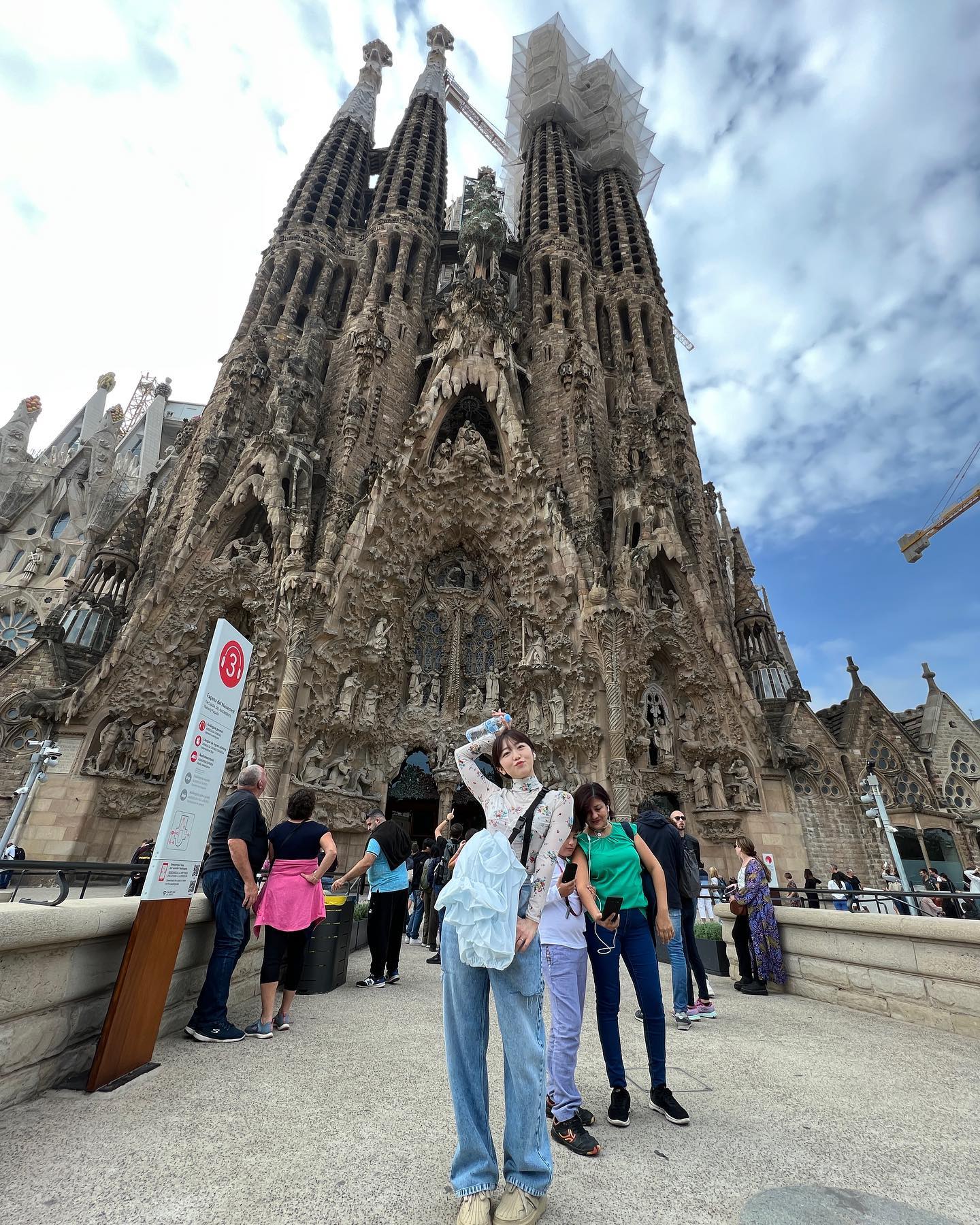 峯岸みなみ、生まれて初めて気づく衝撃の事実とは…👀🇪🇸