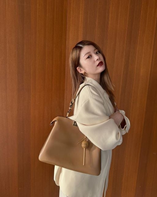 馬場ふみか「大人の色気全開」な秋ファッションに「素敵です」の声