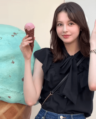 「アイスが溶ける時期だね」人気モデル、乙女の”ソフトクリーム・ご堪能ムービー”を披露！ファンとろける「ペロリが可愛い」