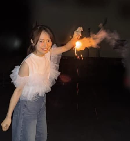 AKB48・倉野尾成美が夏の花火を堪能するショットにファンほっこり