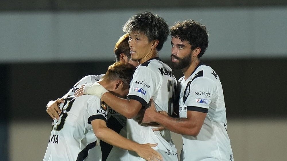 歓喜の抱擁シーンにファン熱狂…名門クラブが見せた“強さの証明”