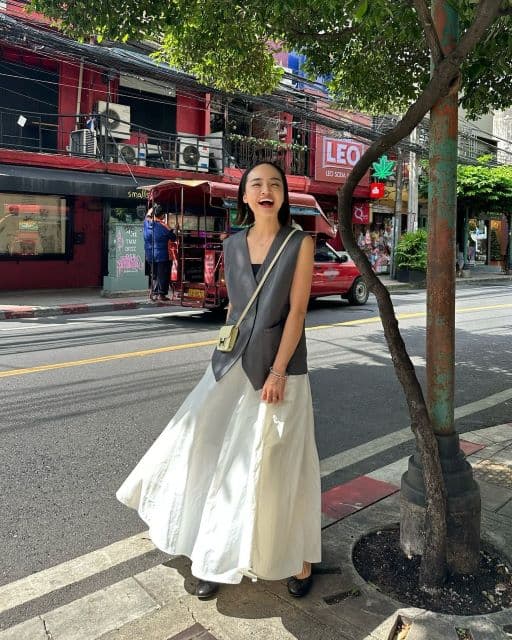 「どんなバックも映え」モデル・春名亜美、Hermèsのバッグでカジュアルコーデ披露が話題に！