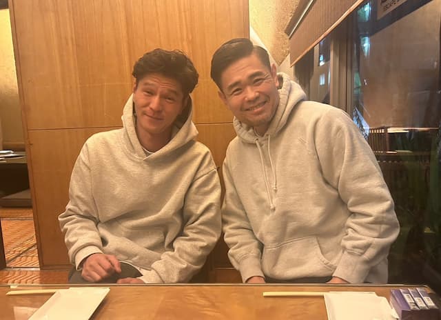 品川祐が公開した「さすがに見てられない」おじさん二人のパーカーオフショットとは！？